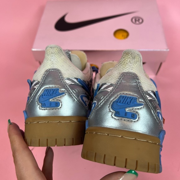 Off-White : Nike Air Rubber Dunk - Picture 8 of 11